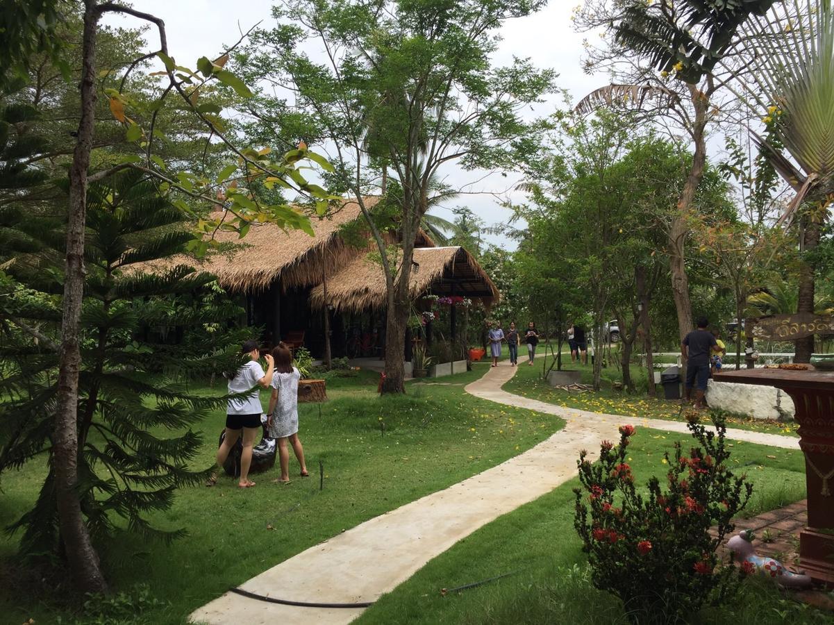 Baansuanleelawadee Resort Amphawa Eksteriør billede